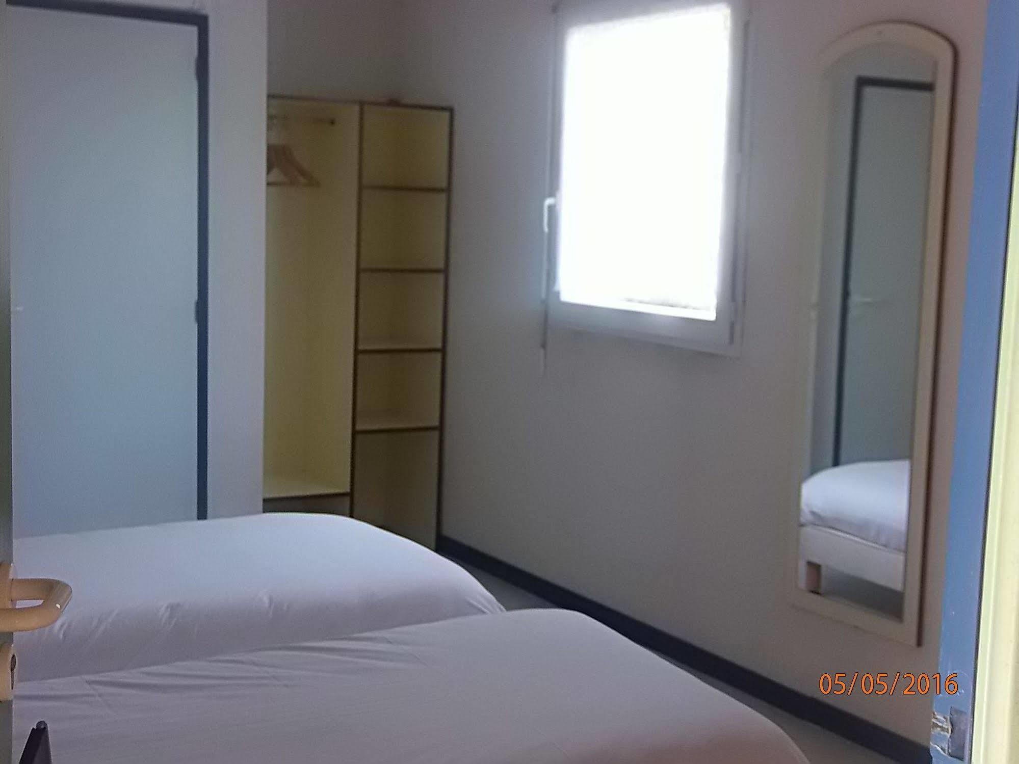 Le Saint Pierre Otel Moncoutant Dış mekan fotoğraf