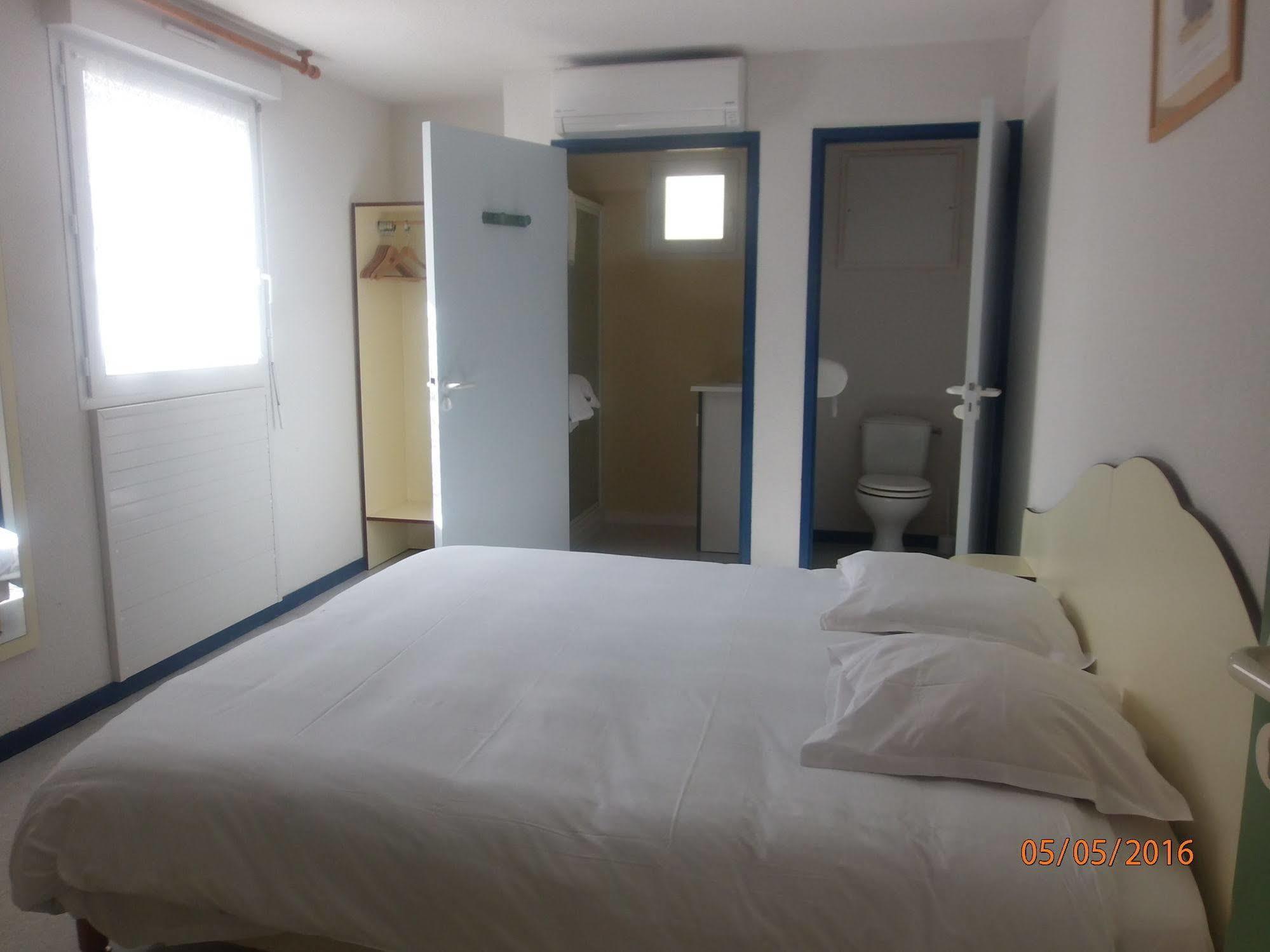 Le Saint Pierre Otel Moncoutant Dış mekan fotoğraf