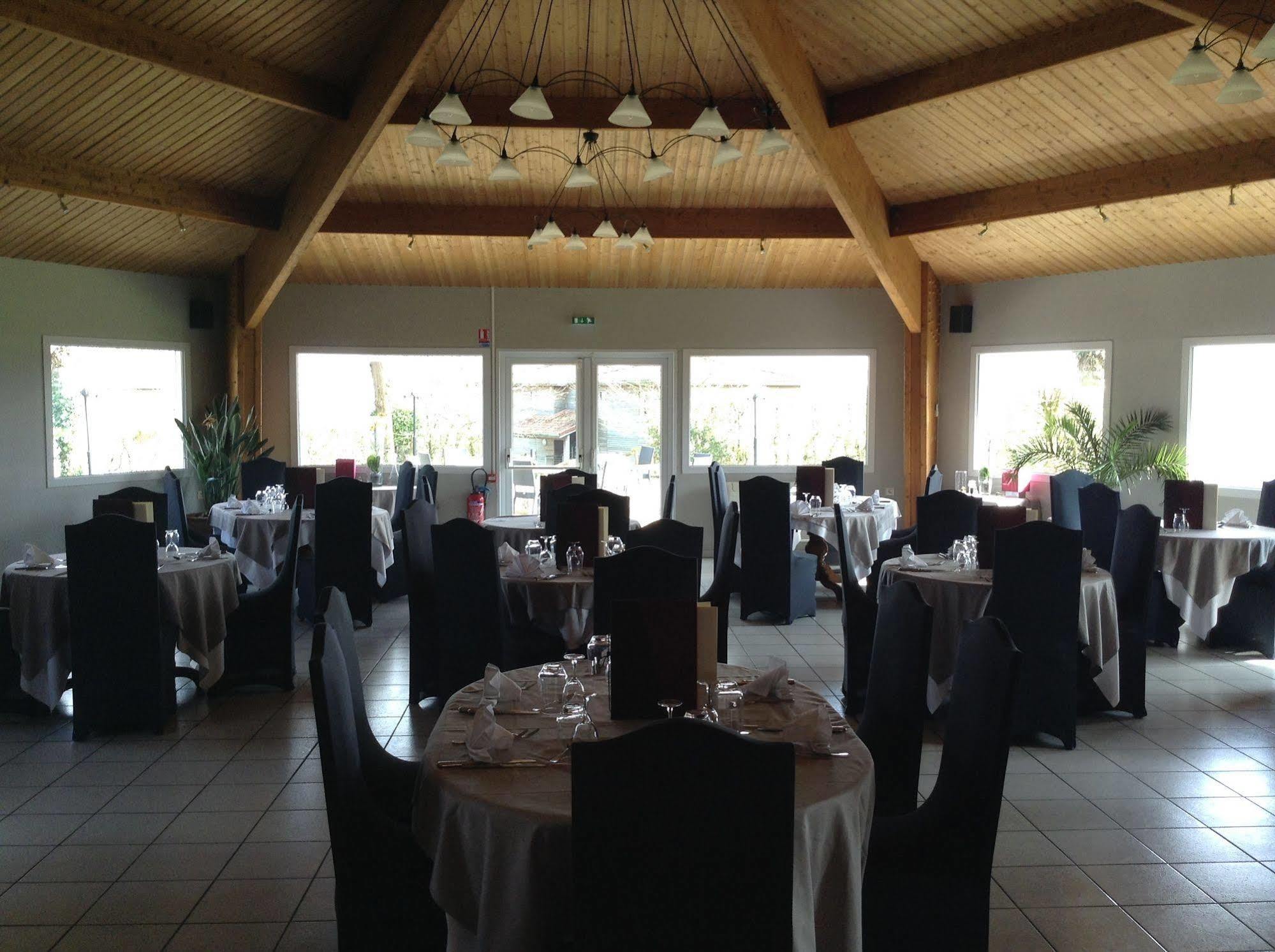 Le Saint Pierre Otel Moncoutant Dış mekan fotoğraf